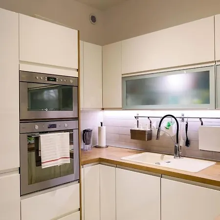 Modern Charm Hideaway Apartment *